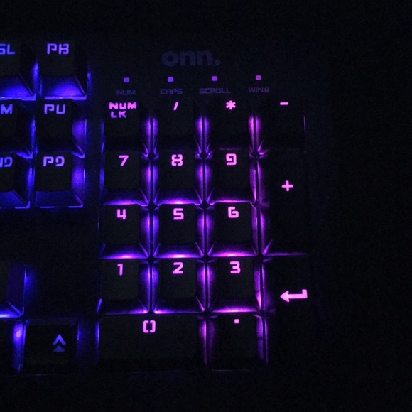 onn. RGB Mechanical Gaming keyboard - Picture 9 of 16